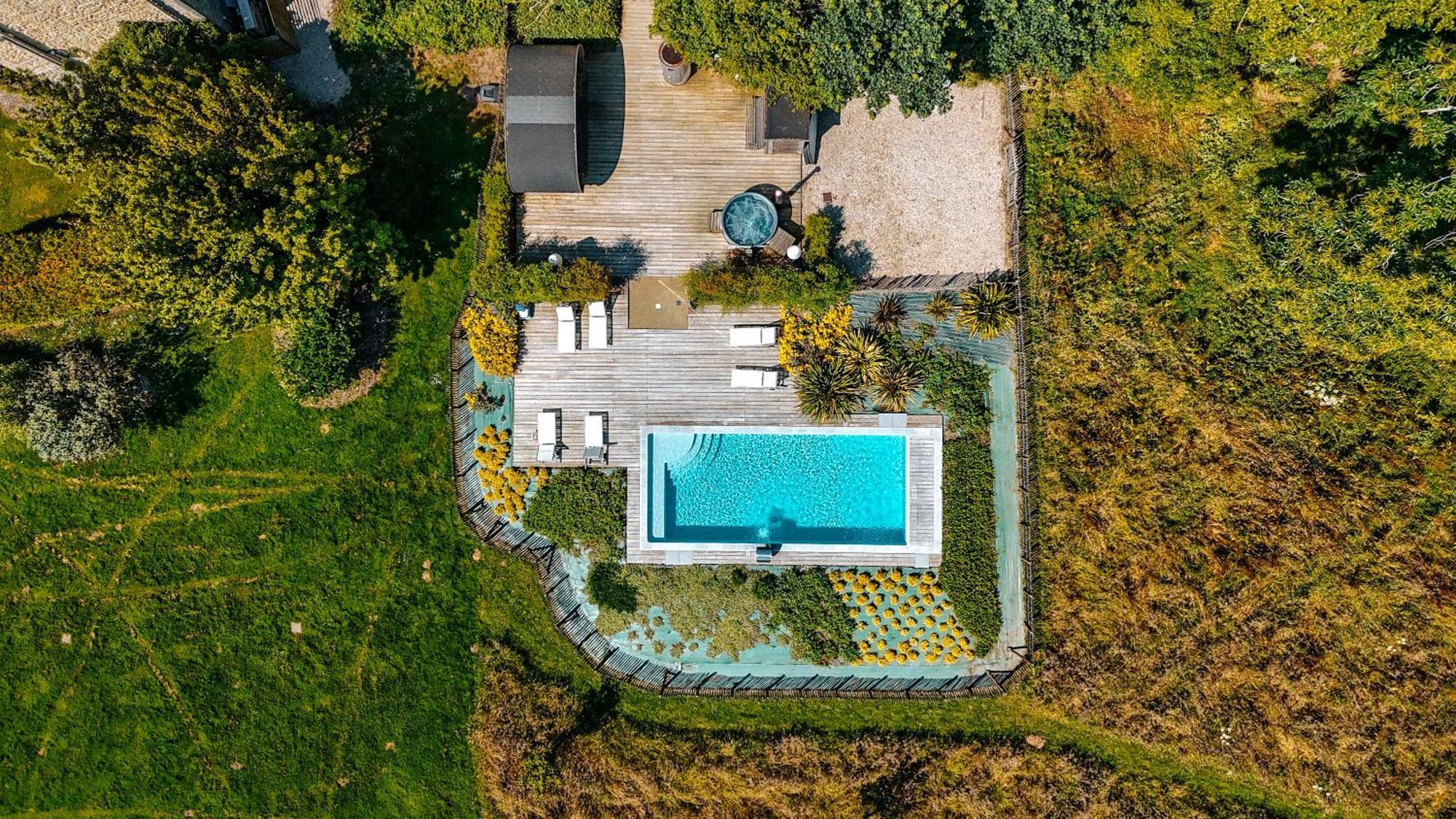 Château Saint Gilles Gueron Exterior foto